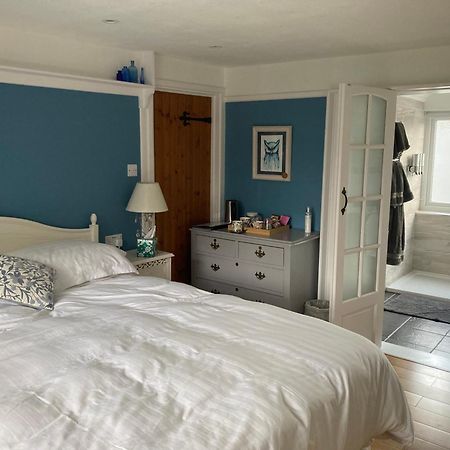Higher Trenear Farm B&B Гелстон Номер фото