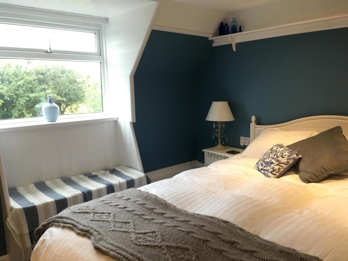 Higher Trenear Farm B&B Гелстон Номер фото